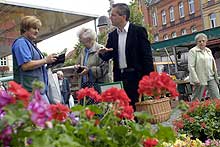 Bild: Torsten Seidel mit Bürgerin